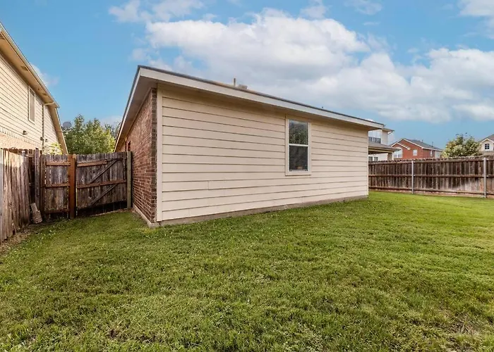 Holiday home Your Western Comfort Near Stadiums & Downtown