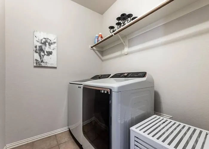 Holiday home Your Western Comfort Near Stadiums & Downtown *
