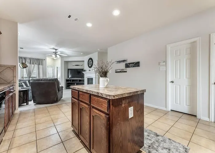 Your Western Comfort Near Stadiums & Downtown * Fort Worth