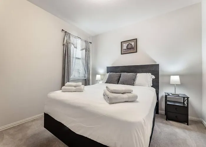 Your Western Comfort Near Stadiums & Downtown Fort Worth