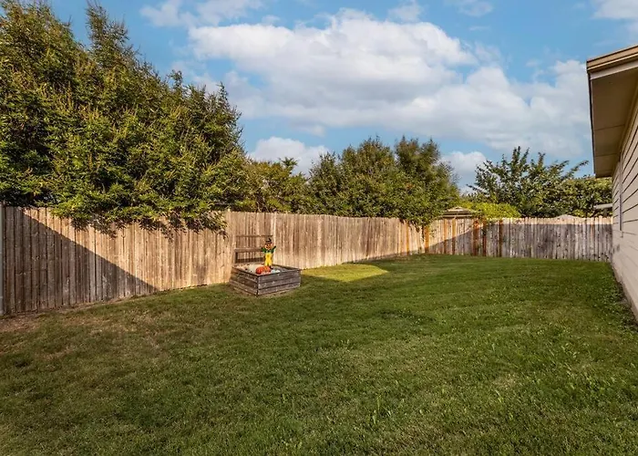 Holiday home Your Western Comfort Near Stadiums & Downtown