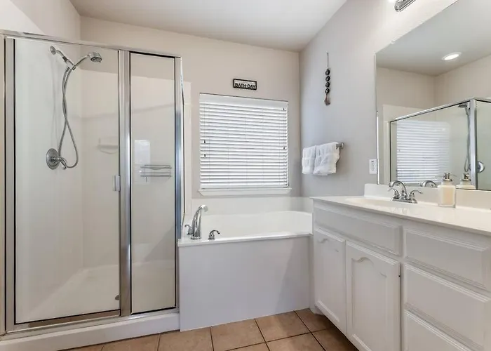 Your Western Comfort Near Stadiums & Downtown Fort Worth