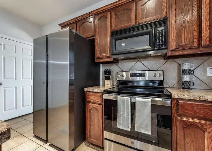 Holiday home Your Western Comfort Near Stadiums & Downtown *