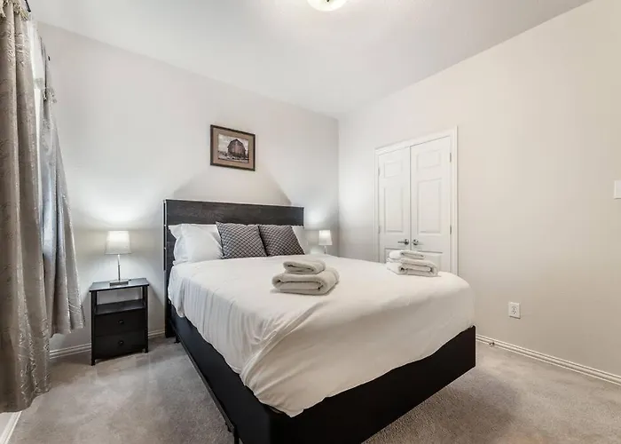 Your Western Comfort Near Stadiums & Downtown Fort Worth