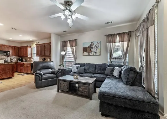 Holiday home Your Western Comfort Near Stadiums & Downtown *
