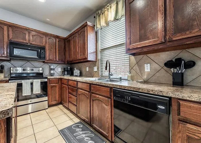 Your Western Comfort Near Stadiums & Downtown Holiday home