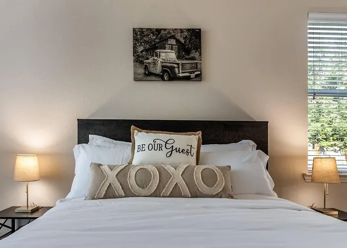 Holiday home Your Western Comfort Near Stadiums & Downtown *